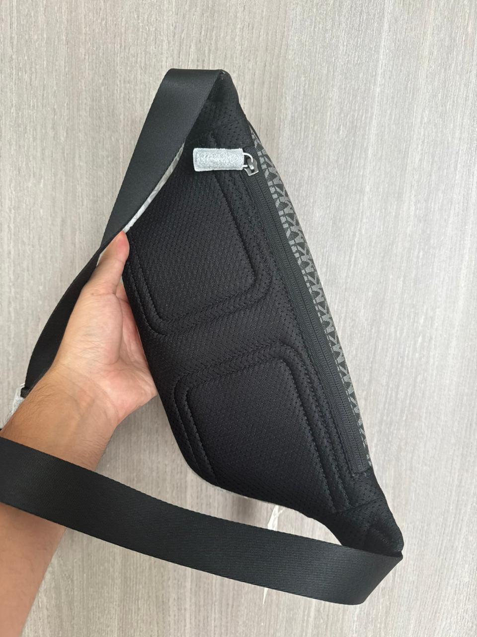 BANANO MICHAEL KORS UNISEX NEGRO MONOGRAMA DEGRADE