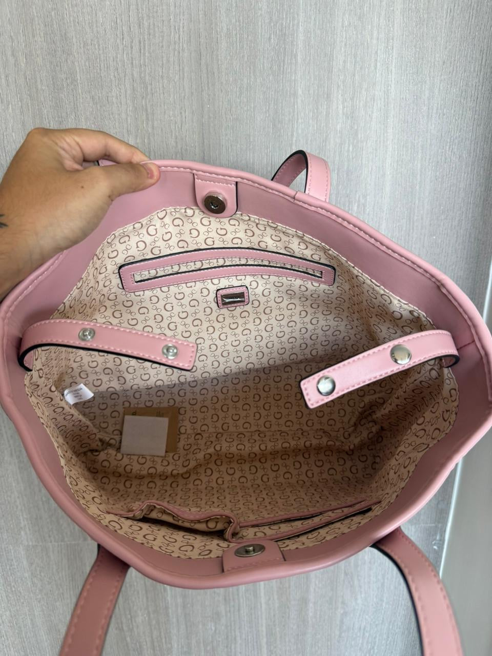 TOTE GUESS-ROSA CON ESTUCHE
