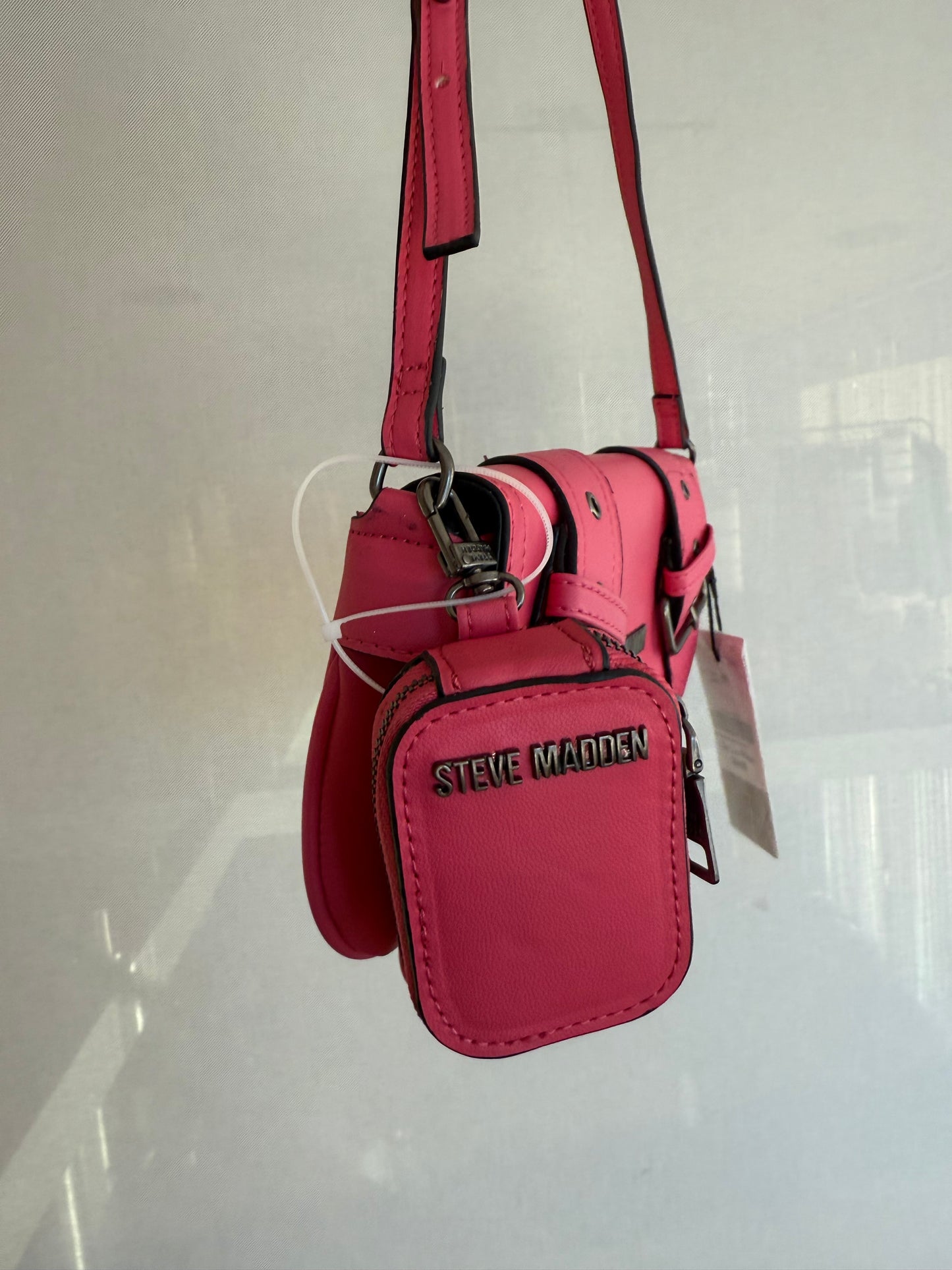 CARTERA HOMBRO STEVE MADDEN FUCSIA