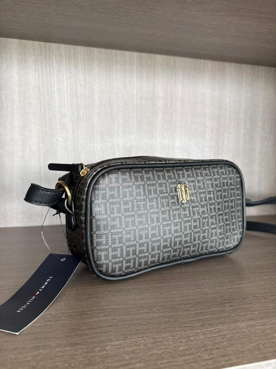 CROSSBODY TOMMY HILFIGER NEGRO MONOGRAMA