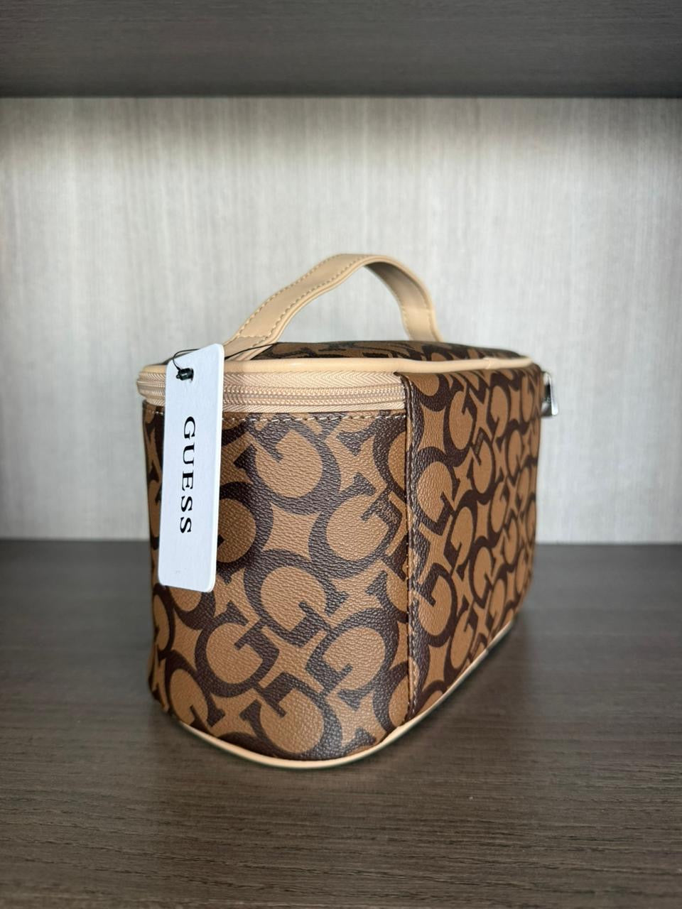ESTUCHE GUESS CAFE MONOGRAMA