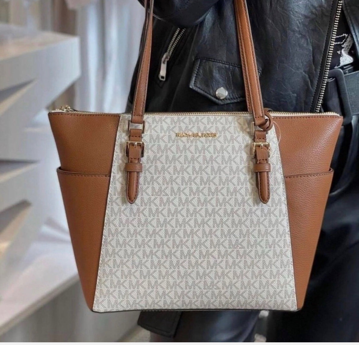 TOTE MICHAEL KORS CHARLOTTE VAINILLA MONOGRAMA