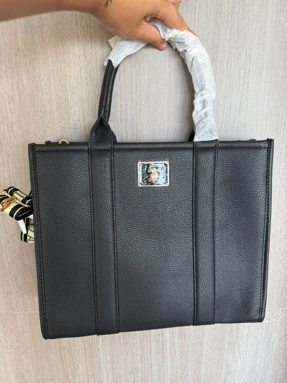 TOTE POLO NEGRO CON STRAP