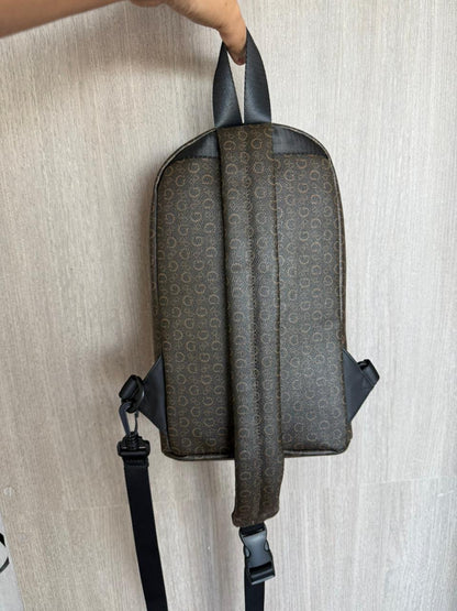 MOCHILA GUESS-CAFE MONOGRAMA UNISEX