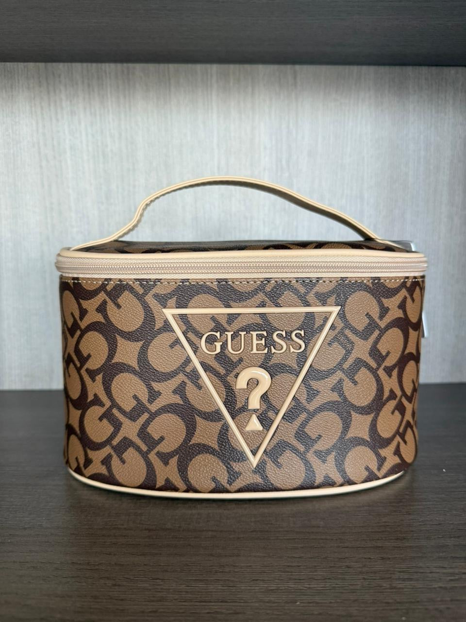 ESTUCHE GUESS CAFE MONOGRAMA