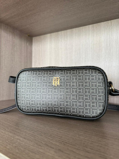 CROSSBODY TOMMY HILFIGER NEGRO MONOGRAMA